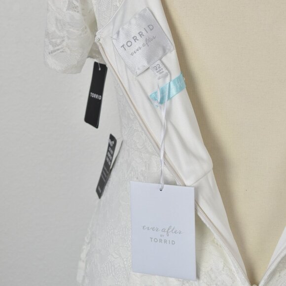 Torrid Ivory Lace Short Sleeve Fit & Flare Wedding Dress NEW - 22 - Picture 11 of 12